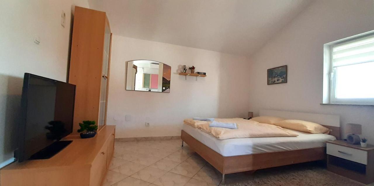 Apartments Hajl คิร์ก ภายนอก รูปภาพ