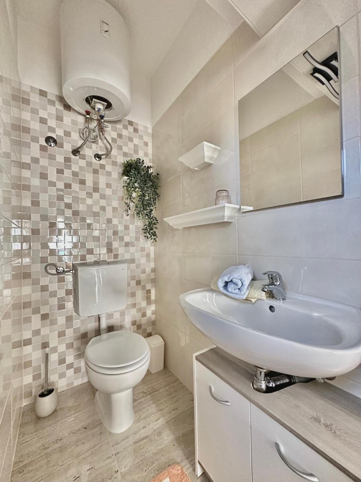 Apartments Hajl คิร์ก ภายนอก รูปภาพ