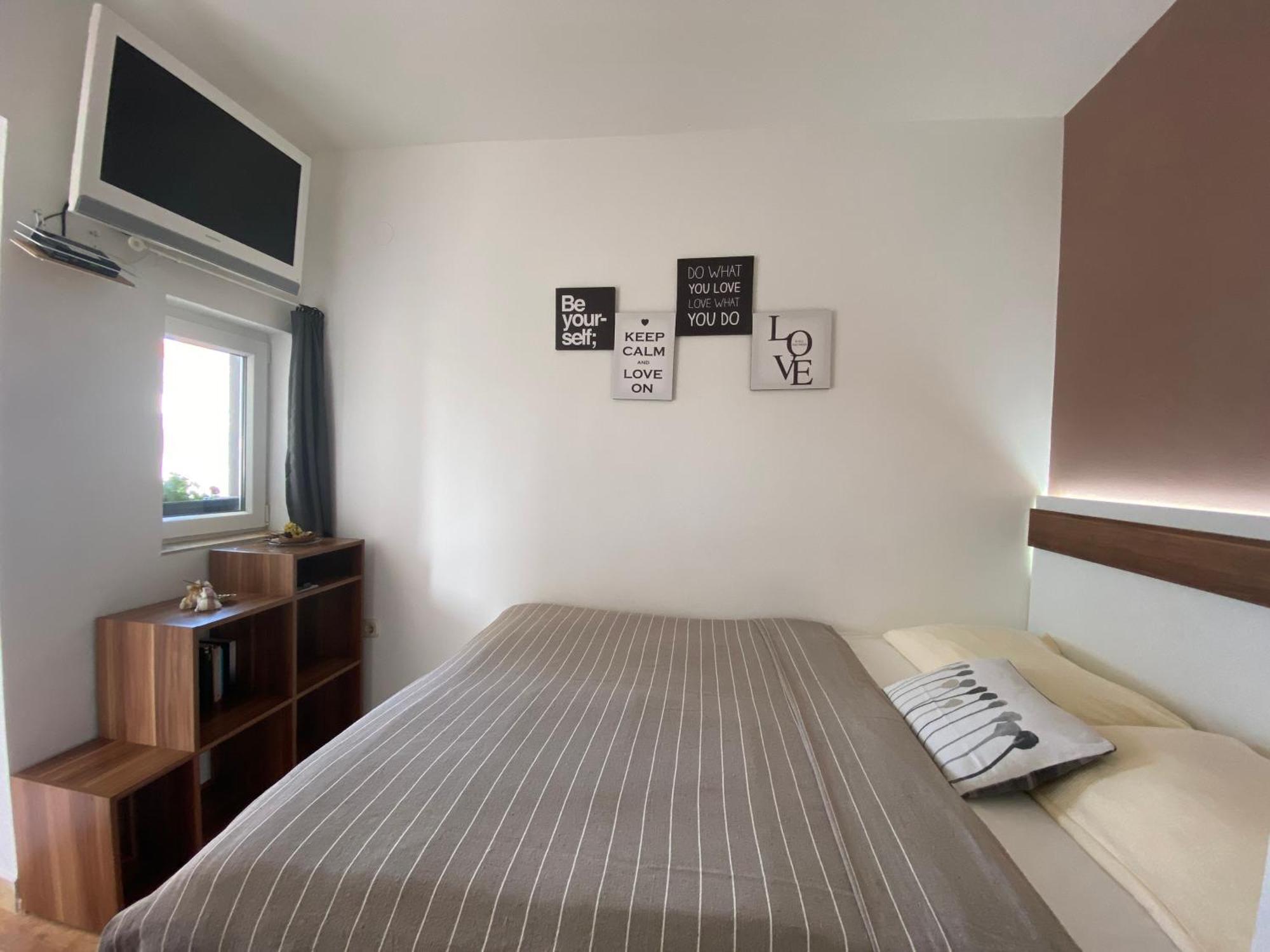 Apartments Hajl คิร์ก ภายนอก รูปภาพ