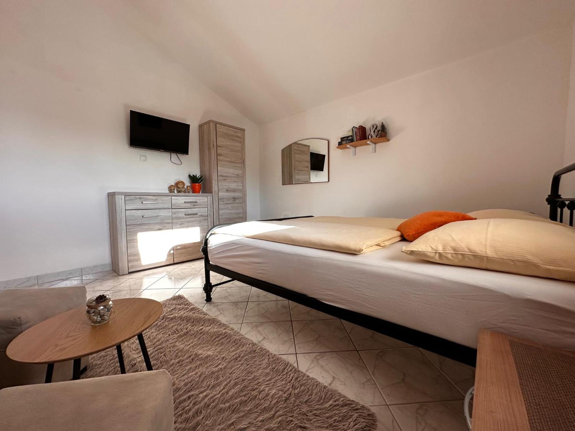 Apartments Hajl คิร์ก ภายนอก รูปภาพ
