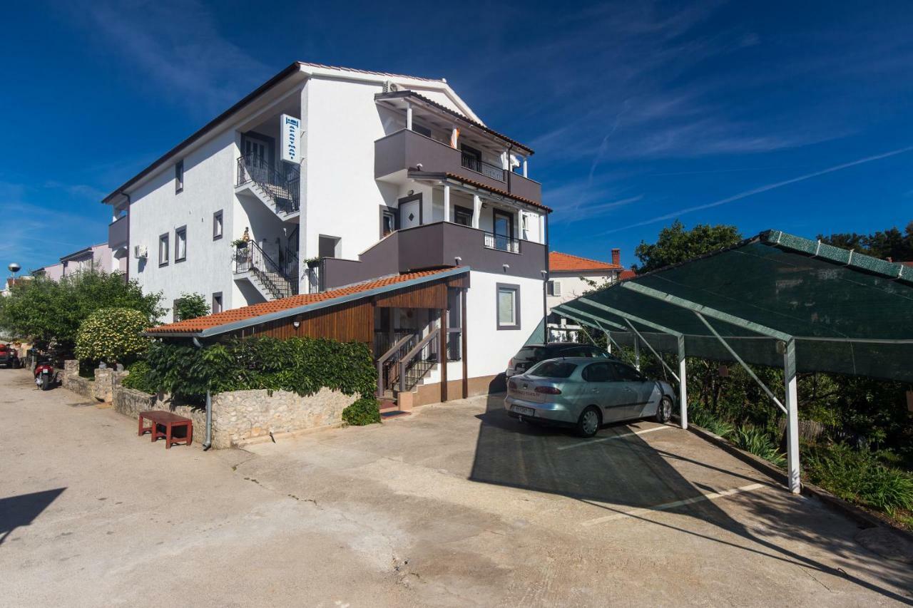 Apartments Hajl คิร์ก ภายนอก รูปภาพ